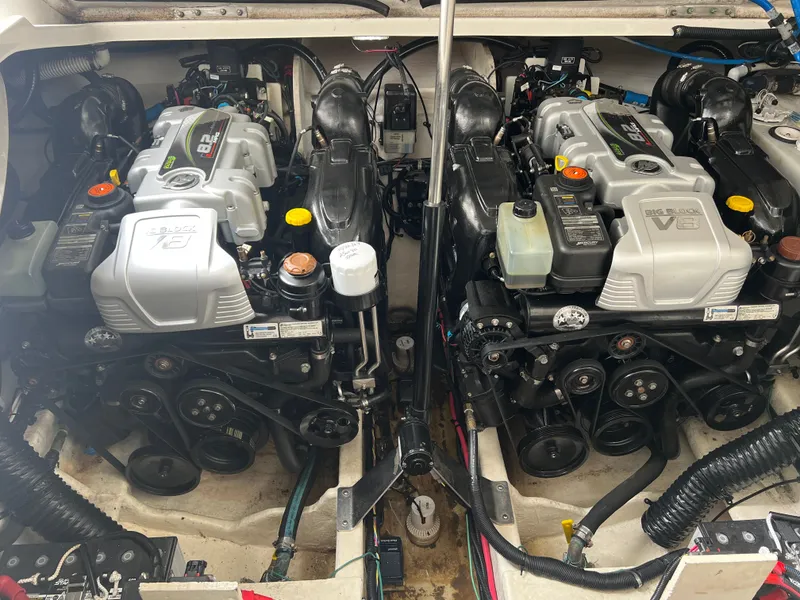 Slide: The Image of Sea Ray Sundancer 350 2018 - 69
