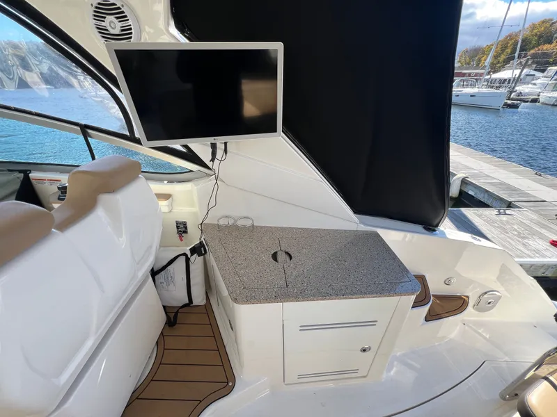 Slide: The Image of Sea Ray Sundancer 350 2018 - 13