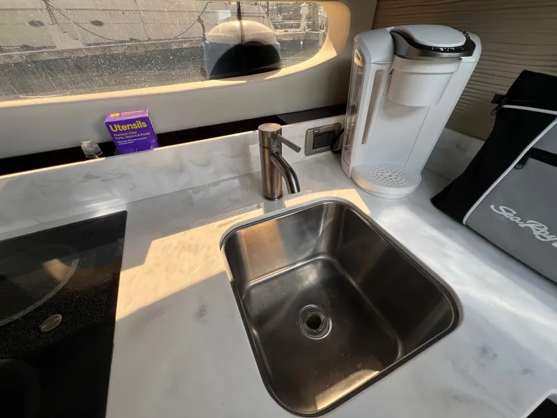 Slide: The Image of Sea Ray Sundancer 350 2018 - 46