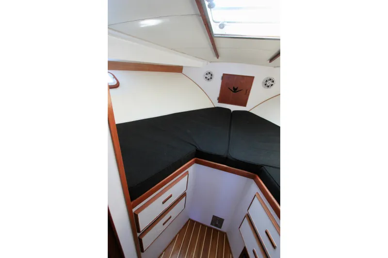 Slide: The Image of V-berth, port side. - 23