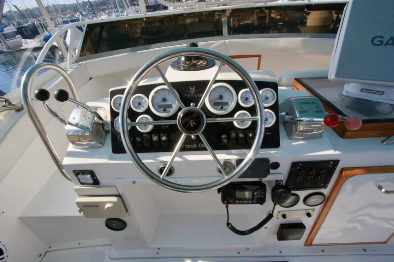 Slide: The Image of steering station with radio, auto pilot, gauges, controls, stereo and flow scan. - 32