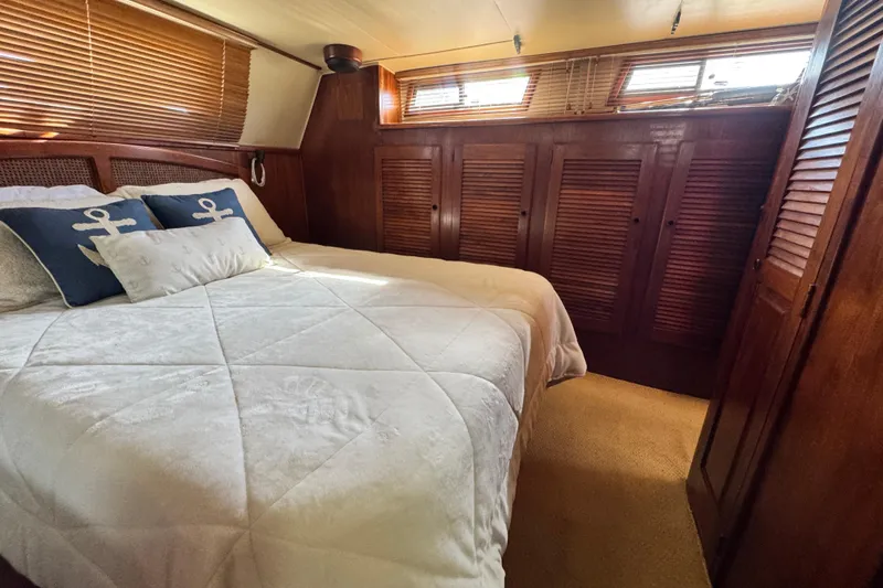 Slide: The Image of Luxurious cabin interior of 1987 Californian 43 Cockpit MY yacht with cozy bedding. - 20
