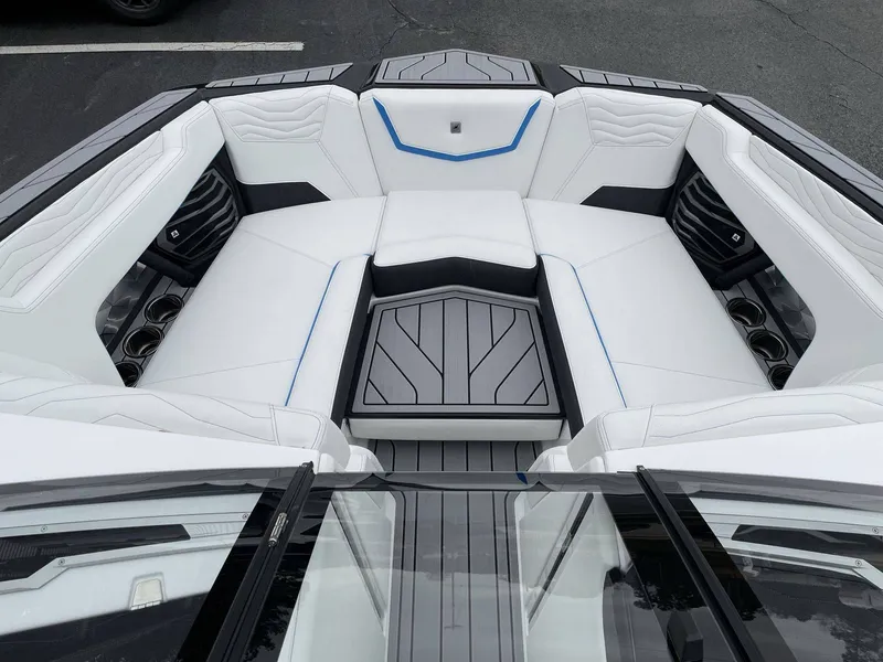 Slide: The Image of Nautique Super Air Nautique G21 2026 - 23