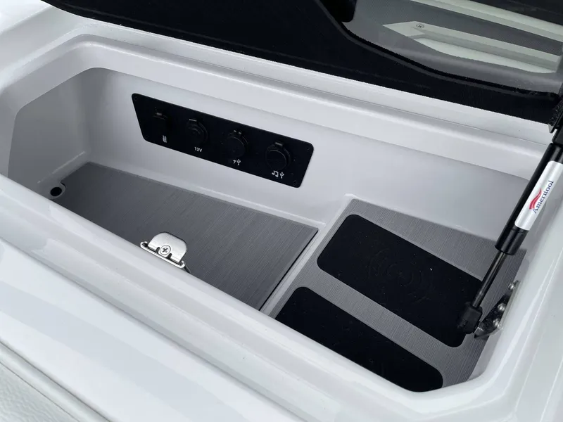 Slide: The Image of Nautique Super Air Nautique G21 2026 - 27