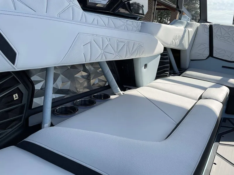 Slide: The Image of Nautique Super Air Nautique G23 Paragon 2026 - 16