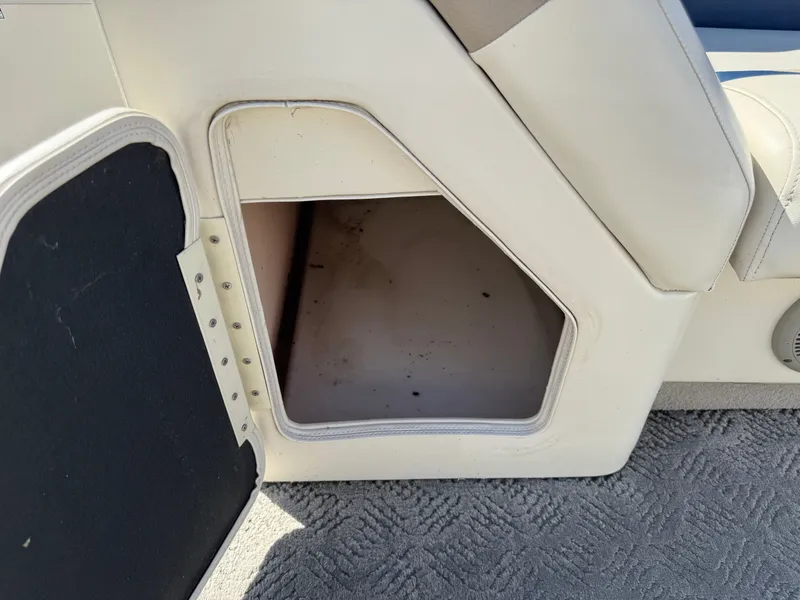 Slide: The Image of Fisher 220 Freedom Pontoon 2004 - 16