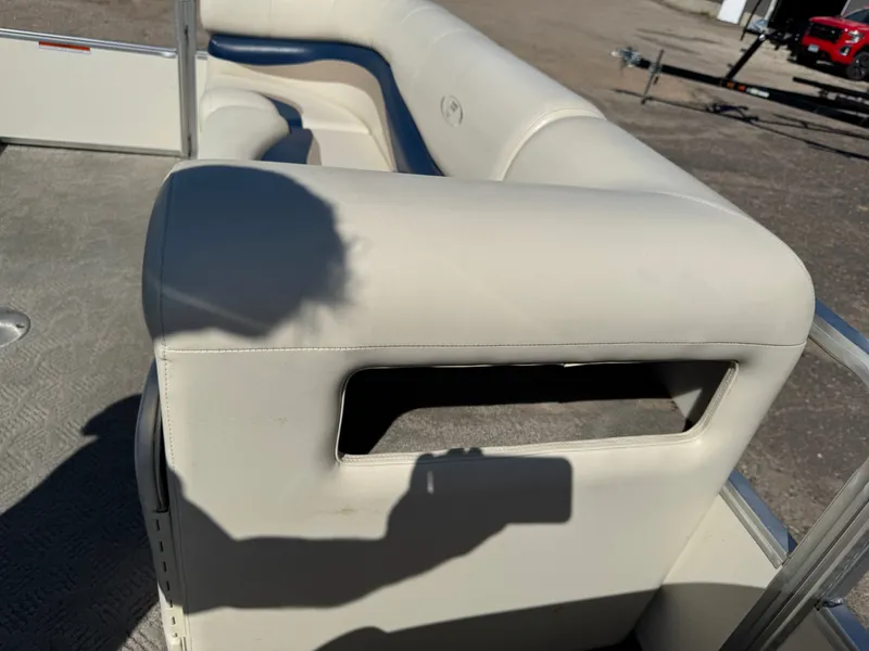 Slide: The Image of Fisher 220 Freedom Pontoon 2004 - 20