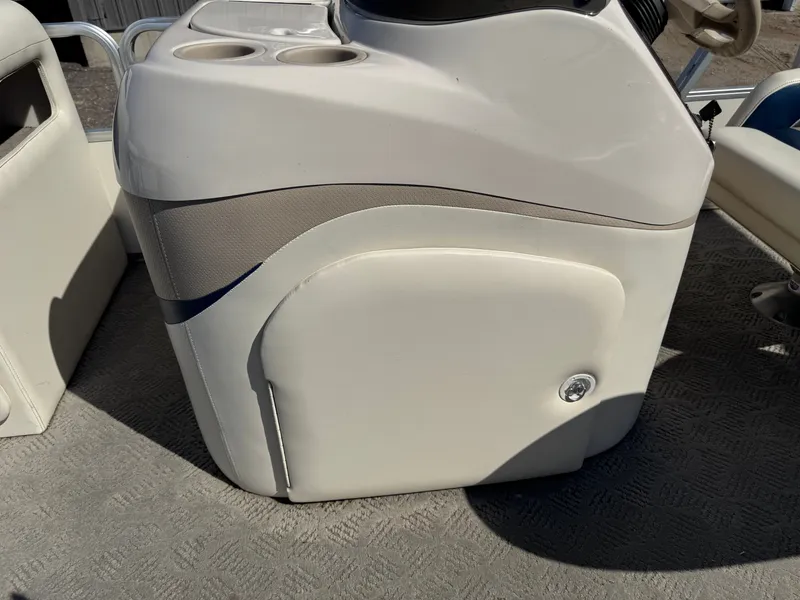 Slide: The Image of Fisher 220 Freedom Pontoon 2004 - 24