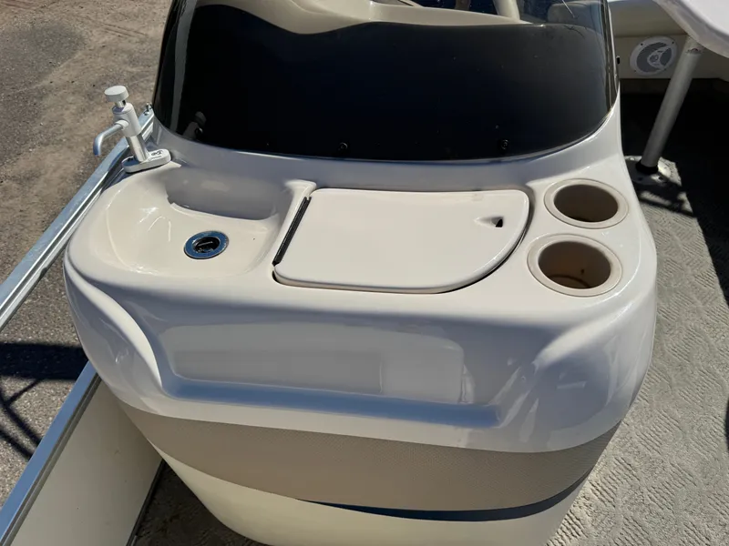 Slide: The Image of Fisher 220 Freedom Pontoon 2004 - 25