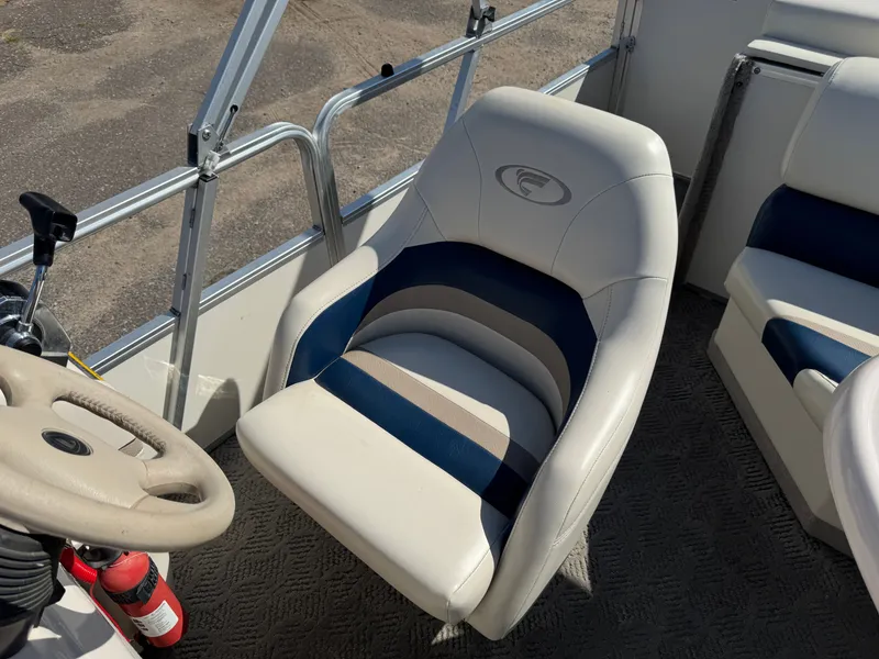 Slide: The Image of Fisher 220 Freedom Pontoon 2004 - 29