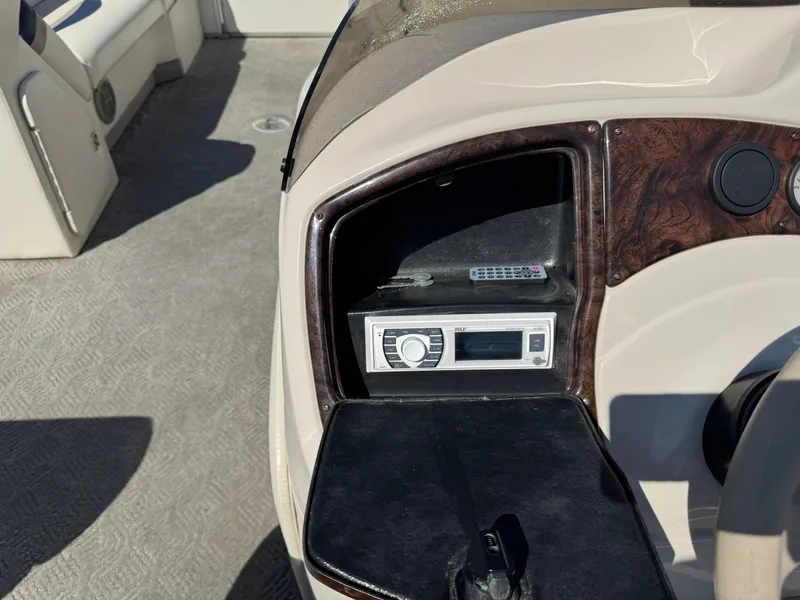 Slide: The Image of Fisher 220 Freedom Pontoon 2004 - 32