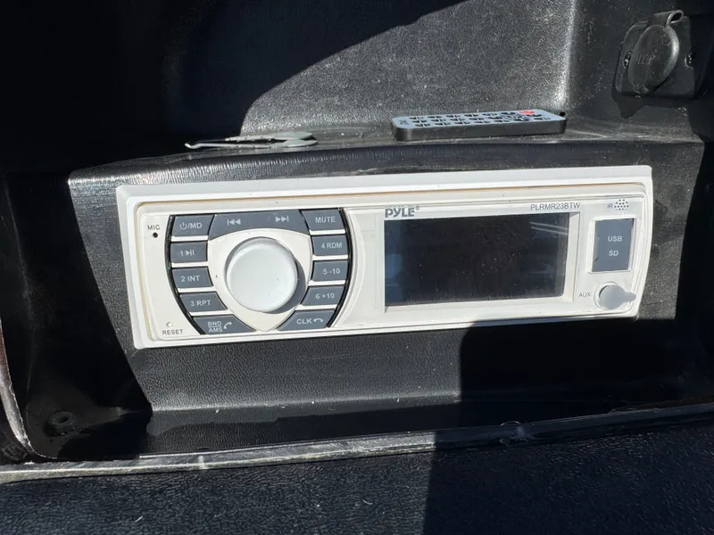 Slide: The Image of Fisher 220 Freedom Pontoon 2004 - 33