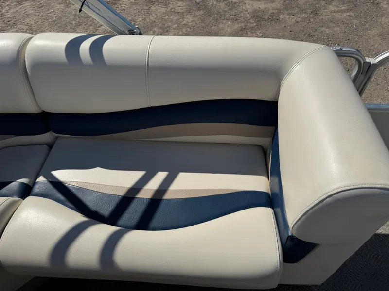 Slide: The Image of Fisher 220 Freedom Pontoon 2004 - 38