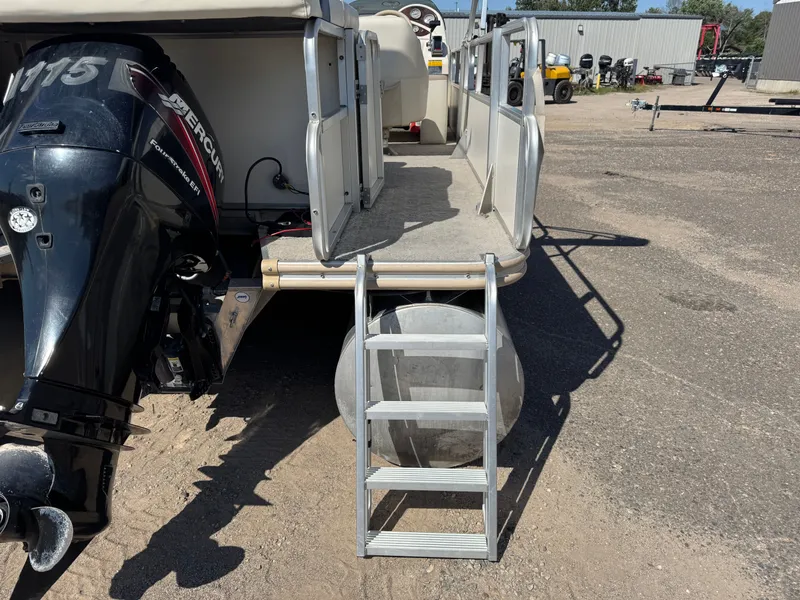 Slide: The Image of Fisher 220 Freedom Pontoon 2004 - 45