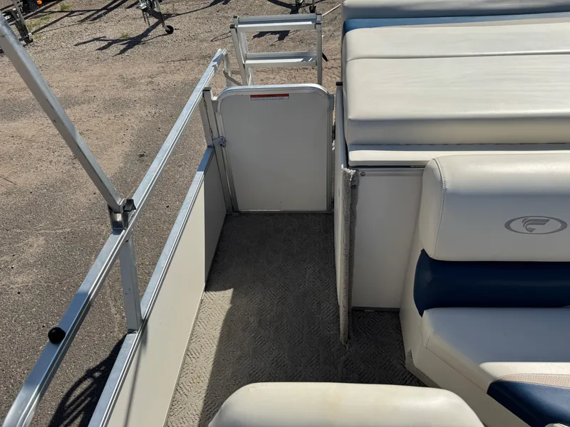 Slide: The Image of Fisher 220 Freedom Pontoon 2004 - 46