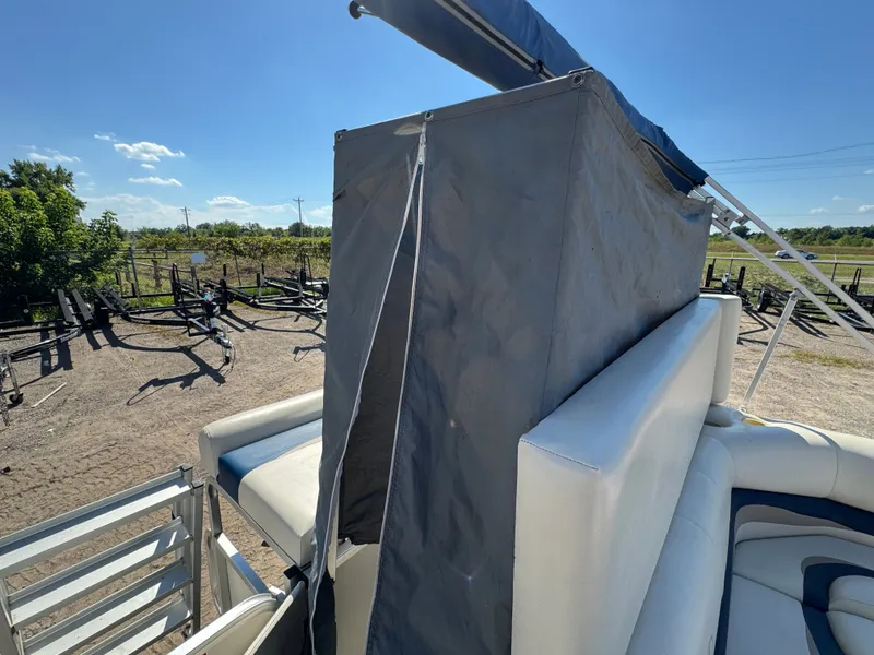 Slide: The Image of Fisher 220 Freedom Pontoon 2004 - 49