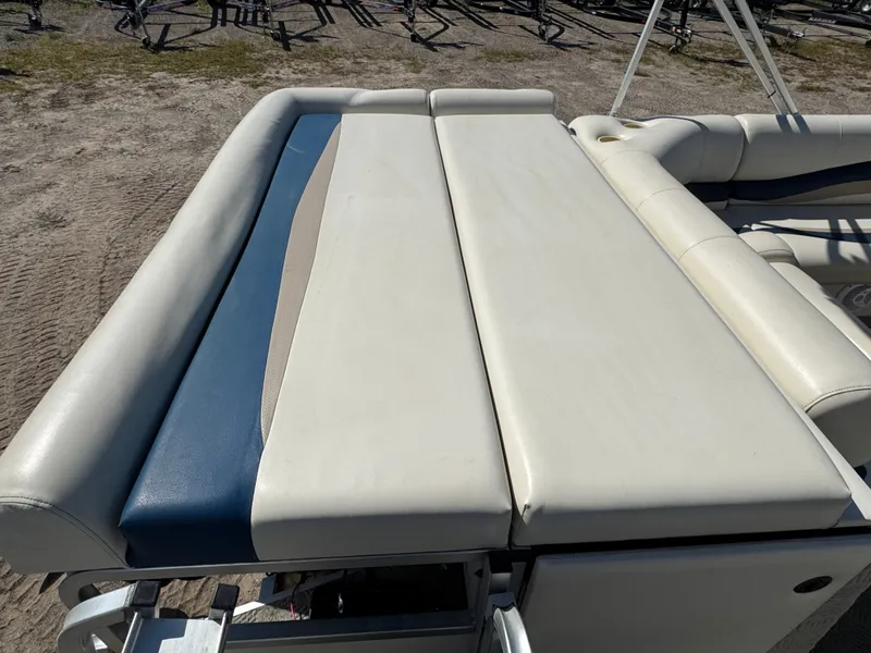 Slide: The Image of Fisher 220 Freedom Pontoon 2004 - 9