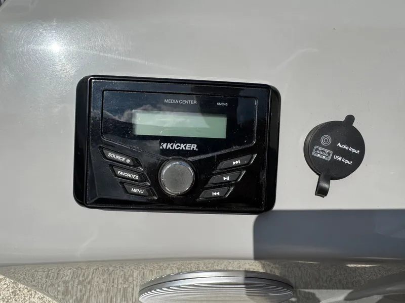 Slide: The Image of Bennington 188 SFV Pontoon 2020 - 25