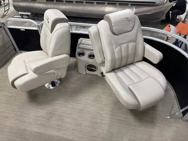 Slide: The Image of Bennington 2017 Bennington 22 SS Pontoon & 90HP Yamaha 4-Stroke 2017 - 13