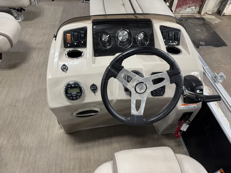 Slide: The Image of Bennington 2017 Bennington 22 SS Pontoon & 90HP Yamaha 4-Stroke 2017 - 21