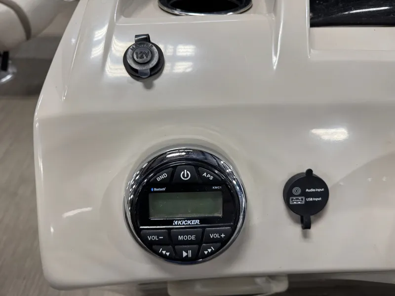 Slide: The Image of Bennington 2017 Bennington 22 SS Pontoon & 90HP Yamaha 4-Stroke 2017 - 23