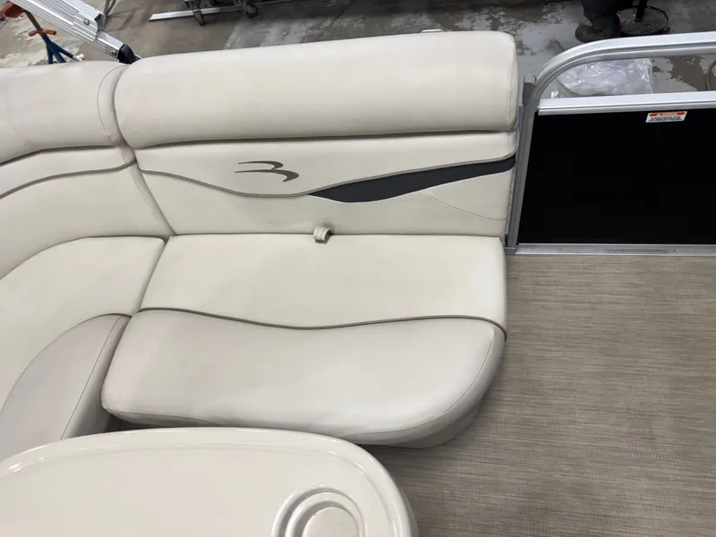 Slide: The Image of Bennington 2017 Bennington 22 SS Pontoon & 90HP Yamaha 4-Stroke 2017 - 27