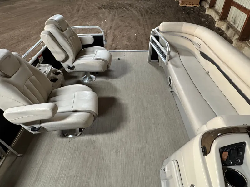 Slide: The Image of Bennington 2017 Bennington 22 SS Pontoon & 90HP Yamaha 4-Stroke 2017 - 3