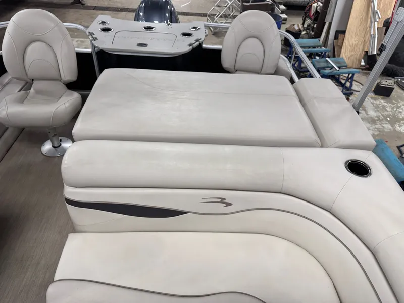 Slide: The Image of Bennington 2017 Bennington 22 SS Pontoon & 90HP Yamaha 4-Stroke 2017 - 30