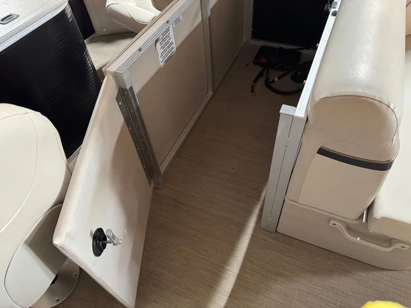 Slide: The Image of Bennington 2017 Bennington 22 SS Pontoon & 90HP Yamaha 4-Stroke 2017 - 33