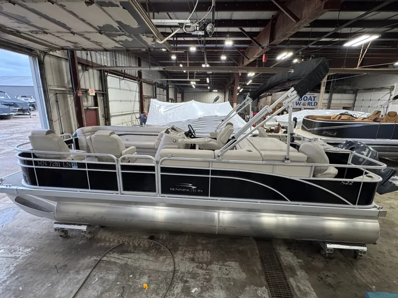 Slide: The Image of Bennington 2017 Bennington 22 SS Pontoon & 90HP Yamaha 4-Stroke 2017 - 4