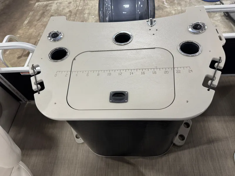 Slide: The Image of Bennington 2017 Bennington 22 SS Pontoon & 90HP Yamaha 4-Stroke 2017 - 41