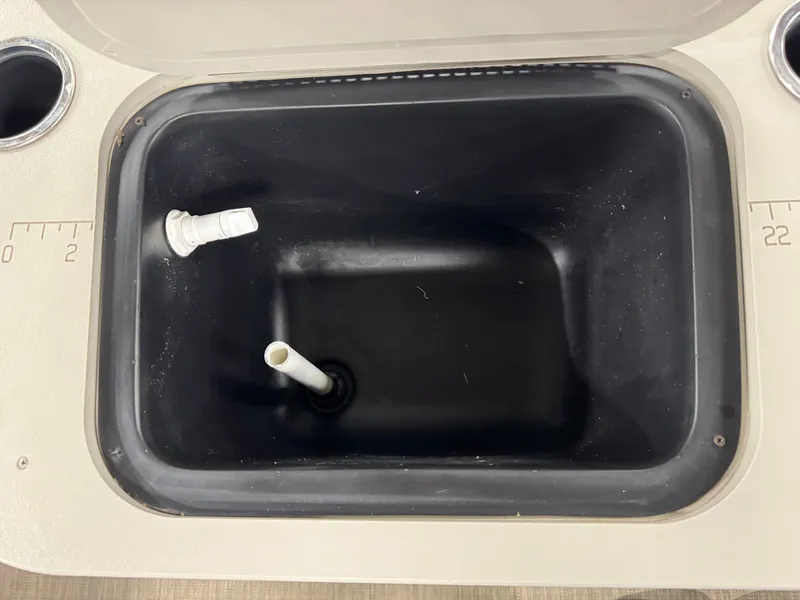 Slide: The Image of Bennington 2017 Bennington 22 SS Pontoon & 90HP Yamaha 4-Stroke 2017 - 42