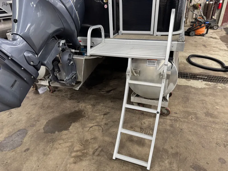 Slide: The Image of Bennington 2017 Bennington 22 SS Pontoon & 90HP Yamaha 4-Stroke 2017 - 48