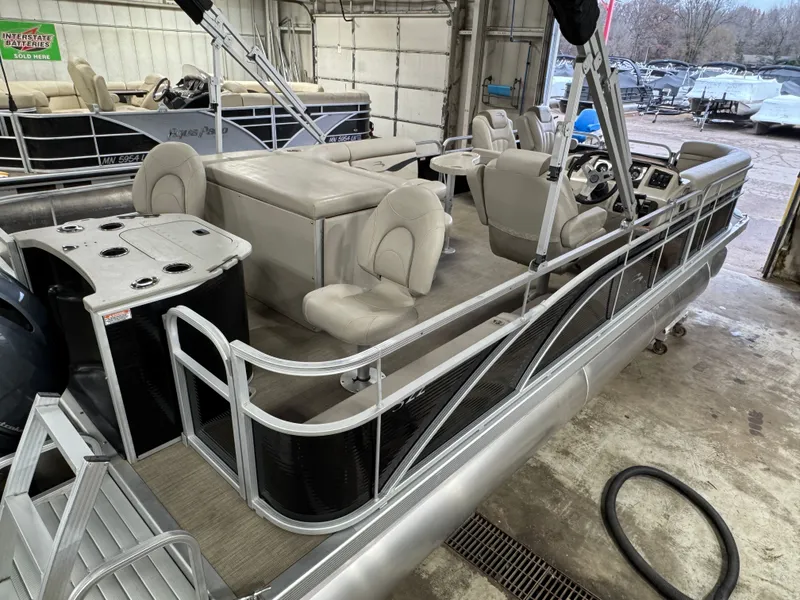 Slide: The Image of Bennington 2017 Bennington 22 SS Pontoon & 90HP Yamaha 4-Stroke 2017 - 7
