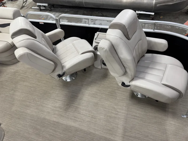 Slide: The Image of Bennington 22 SS Pontoon with 90HP Yamaha Fourstroke EFI 2017 - 14