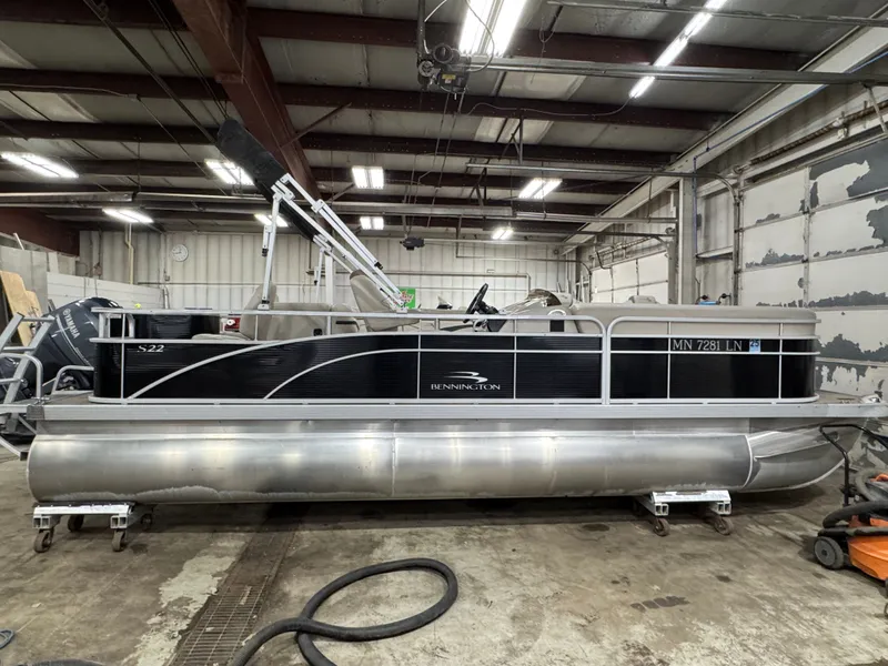 Slide: The Image of Bennington 22 SS Pontoon with 90HP Yamaha Fourstroke EFI 2017 - 17