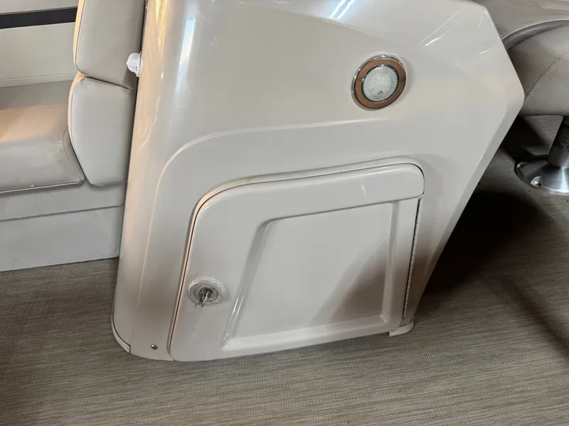 Slide: The Image of Bennington 22 SS Pontoon with 90HP Yamaha Fourstroke EFI 2017 - 19