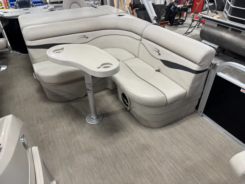 Slide: The Image of Bennington 22 SS Pontoon with 90HP Yamaha Fourstroke EFI 2017 - 26