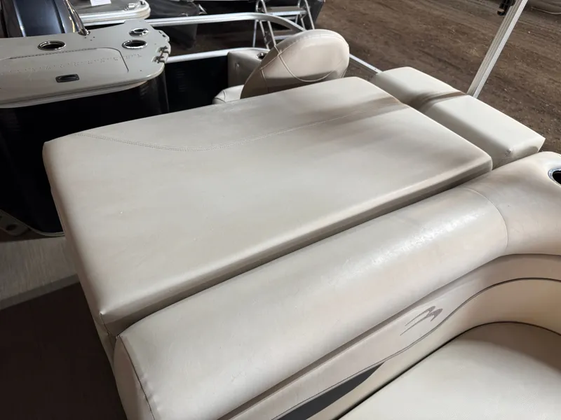 Slide: The Image of Bennington 22 SS Pontoon with 90HP Yamaha Fourstroke EFI 2017 - 31