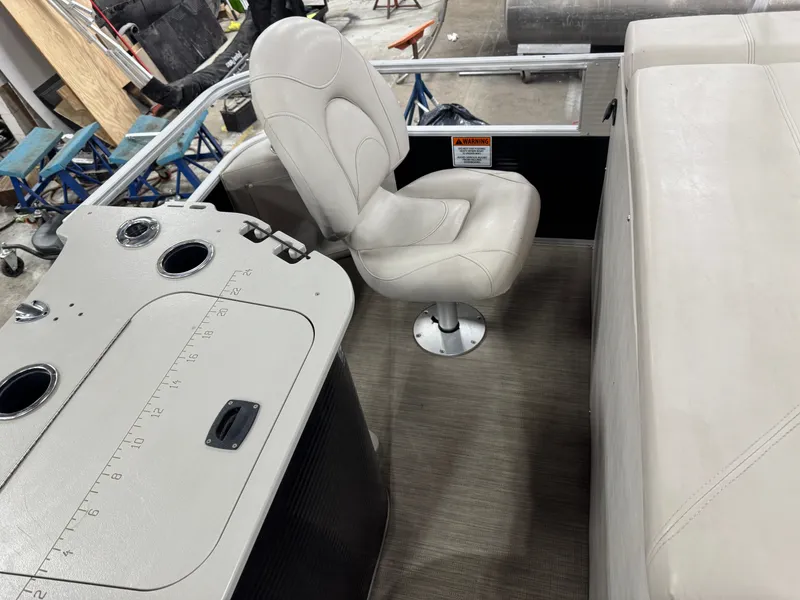 Slide: The Image of Bennington 22 SS Pontoon with 90HP Yamaha Fourstroke EFI 2017 - 38