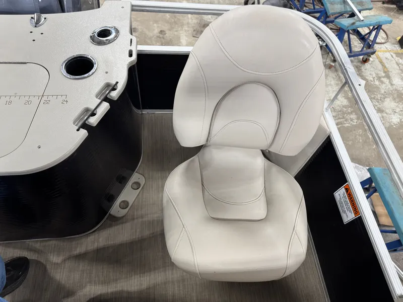 Slide: The Image of Bennington 22 SS Pontoon with 90HP Yamaha Fourstroke EFI 2017 - 39