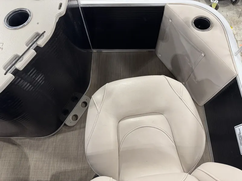 Slide: The Image of Bennington 22 SS Pontoon with 90HP Yamaha Fourstroke EFI 2017 - 40