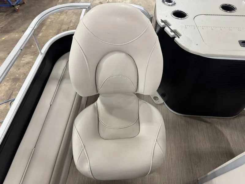 Slide: The Image of Bennington 22 SS Pontoon with 90HP Yamaha Fourstroke EFI 2017 - 45