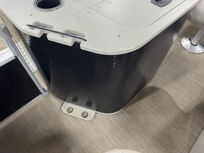 Slide: The Image of Bennington 22 SS Pontoon with 90HP Yamaha Fourstroke EFI 2017 - 46