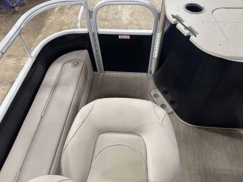 Slide: The Image of Bennington 22 SS Pontoon with 90HP Yamaha Fourstroke EFI 2017 - 47