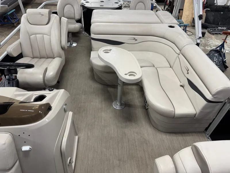 Slide: The Image of Bennington 22 SS Pontoon with 90HP Yamaha Fourstroke EFI 2017 - 5