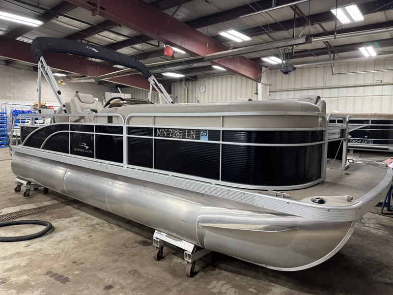 Slide: The Image of Bennington 22 SS Pontoon with 90HP Yamaha Fourstroke EFI 2017 - 56