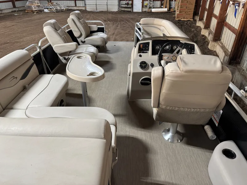 Slide: The Image of Bennington 22 SS Pontoon with 90HP Yamaha Fourstroke EFI 2017 - 6