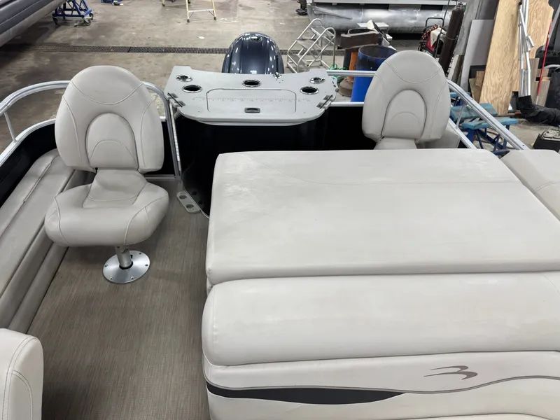 Slide: The Image of Bennington 22 SS Pontoon with 90HP Yamaha Fourstroke EFI 2017 - 8