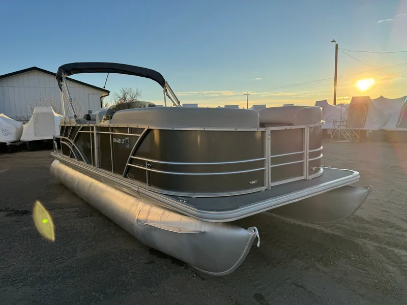 Slide: The Image of Sylvan Mirage 822 LZ Pontoon 2020 - 11